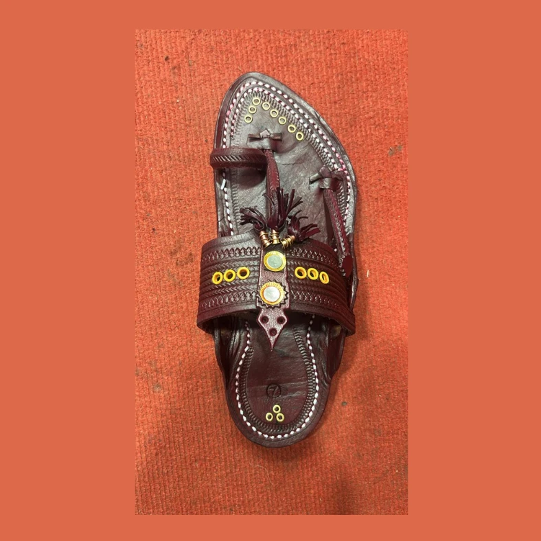 Lai bahri Kolhapuri Chappal